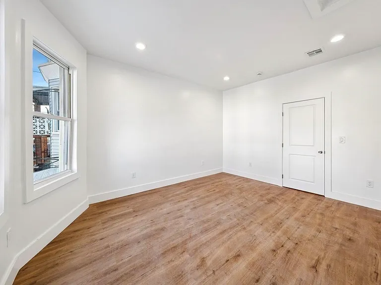 275 Claremont Ave #2 — Photo 4