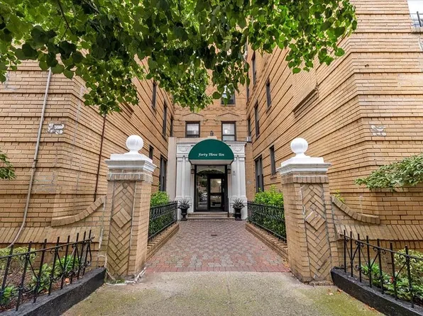 4310 44th St APT 1E, Long Island City, NY 11104