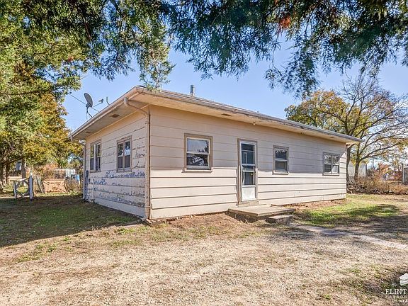 2nd image of 148 N Main St