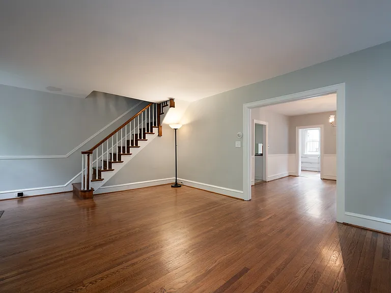 1406 Lovering Ave — Photo 6