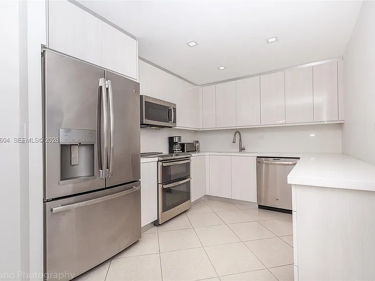 5555 Collins Ave #9U — Photo 6