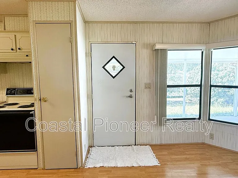 4550 Charter St #RC — Photo 3