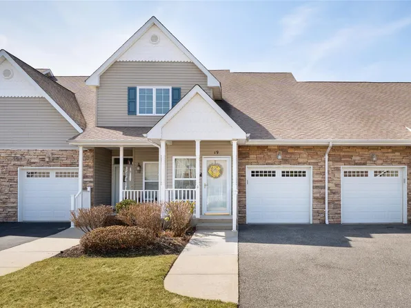 19 Rose Lane #19, Mount Sinai, NY 11766