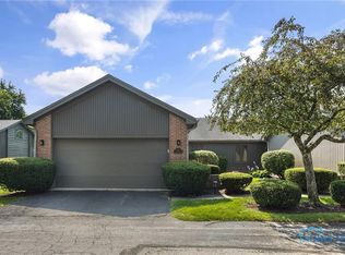 8 Abbey Rd, Perrysburg, OH 43551