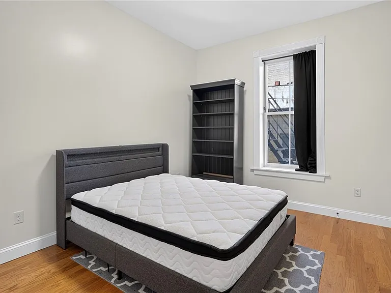 224 E State St — Photo 13
