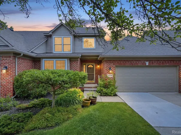 1195 Wind Chime Dr, Waterford, MI 48327
