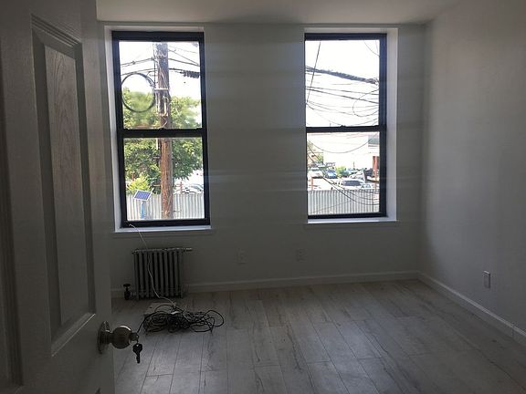 5th image of 721 Henry St Ste 2