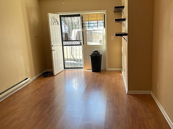 2nd image of 927 N American St Unit 1