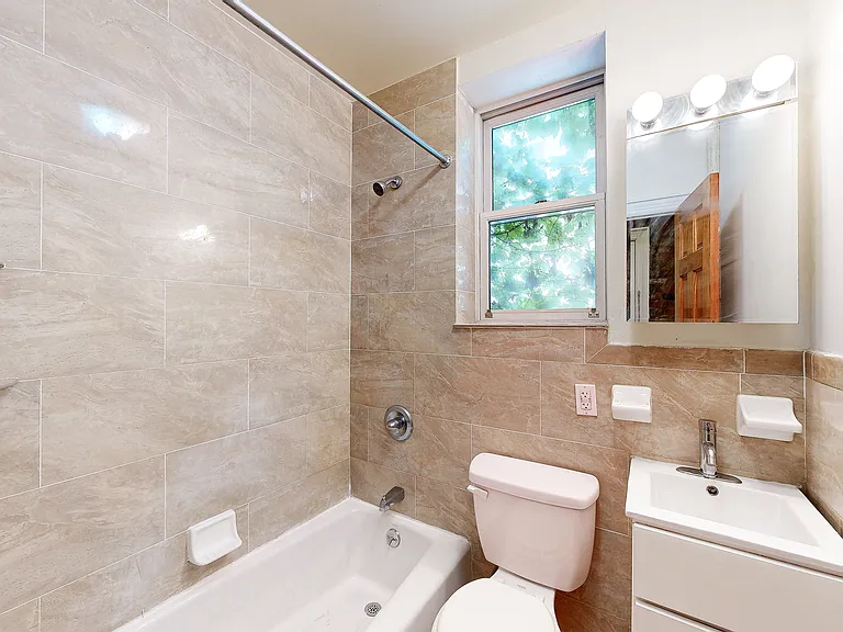312 W 48th St #22 — Photo 6