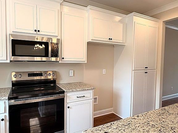 5th image of 543 Maude Rd