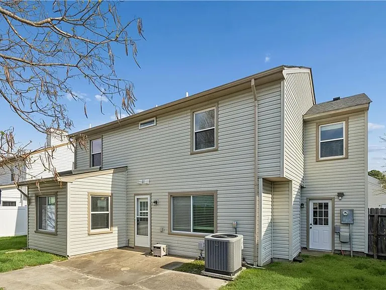 4868 Boxford Rd — Photo 40