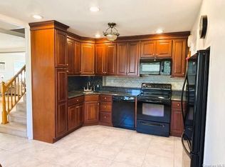 33 Chapel Ln, Levittown, NY 11756