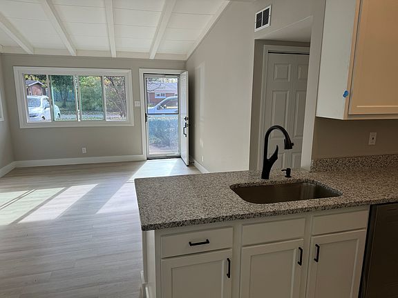 3rd image of 1547 Heron Ln
