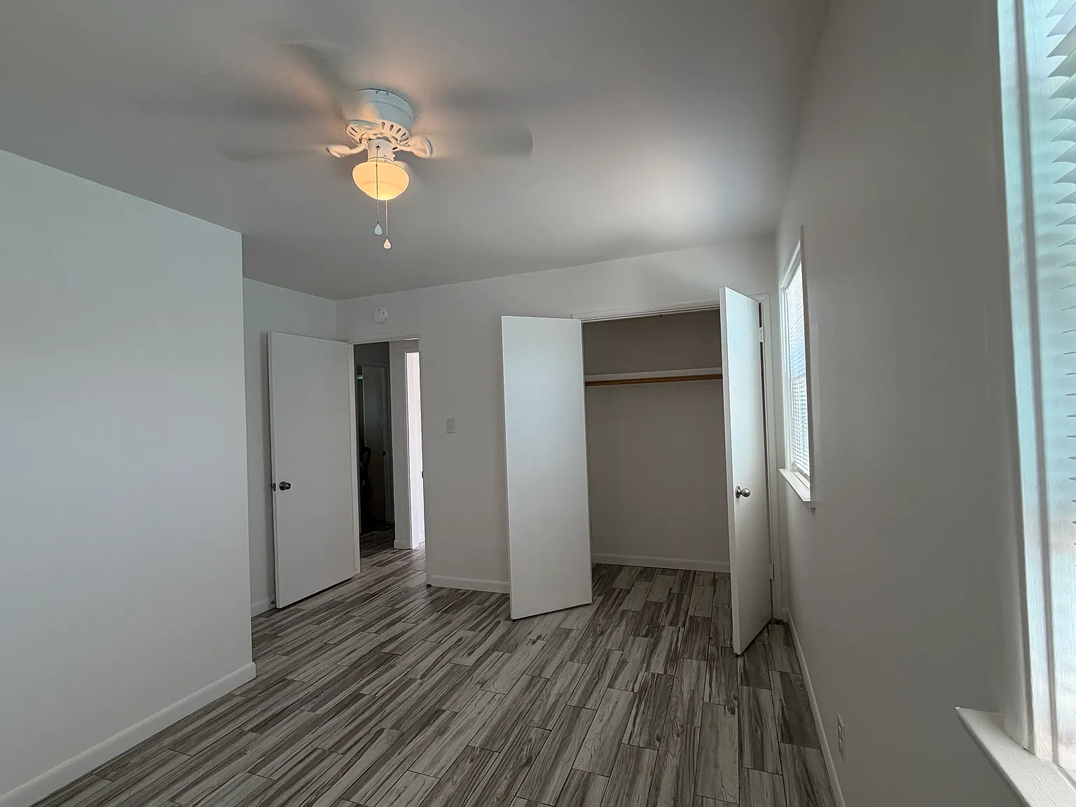 3 bed, 1.5 bath, 1100 sqft, $3,850 — Photo 3