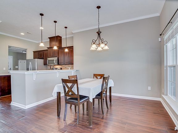 5th image of 909 Avalon Court