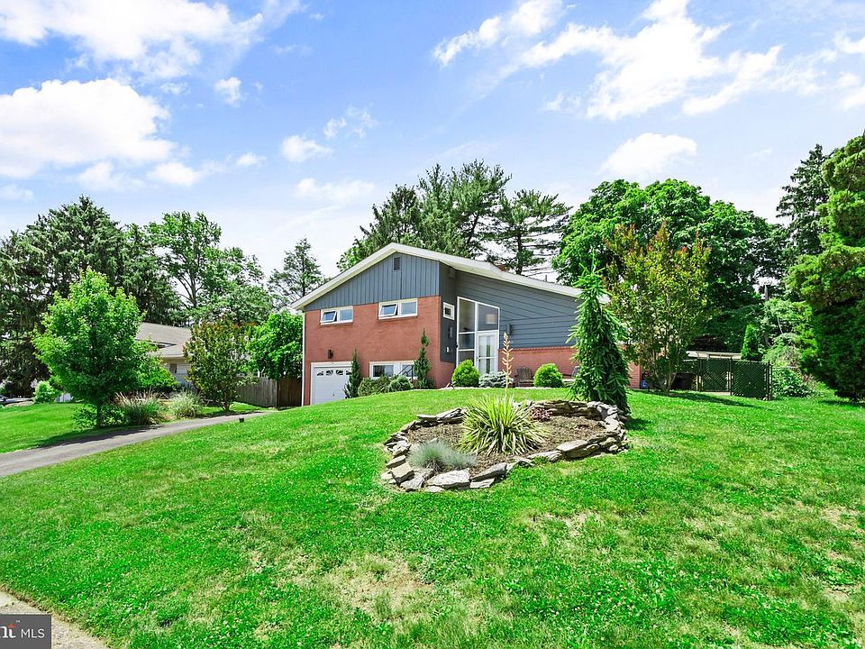 1st image of 450 Foster Dr