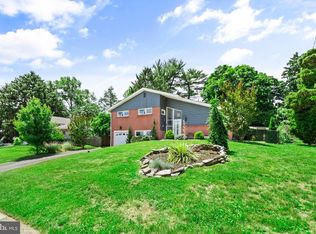 450 Foster Dr, Springfield, PA 19064