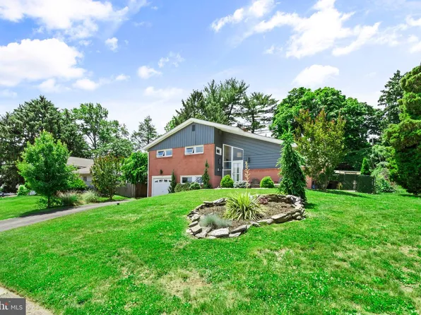 450 Foster Dr, Springfield, PA 19064