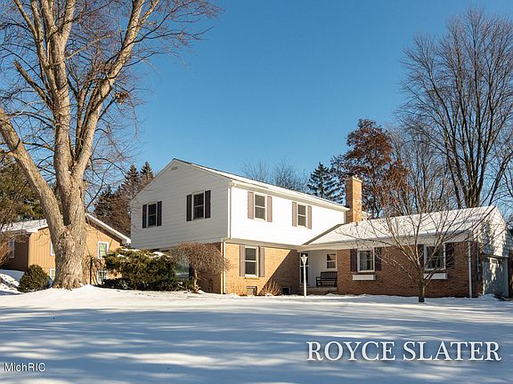 2nd image of 374 Eastmoor Ave SE