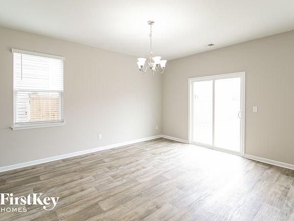 5th image of 9733 Roseberry St