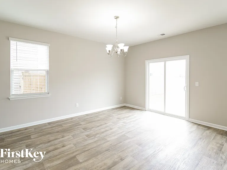 9733 Roseberry St — Photo 5