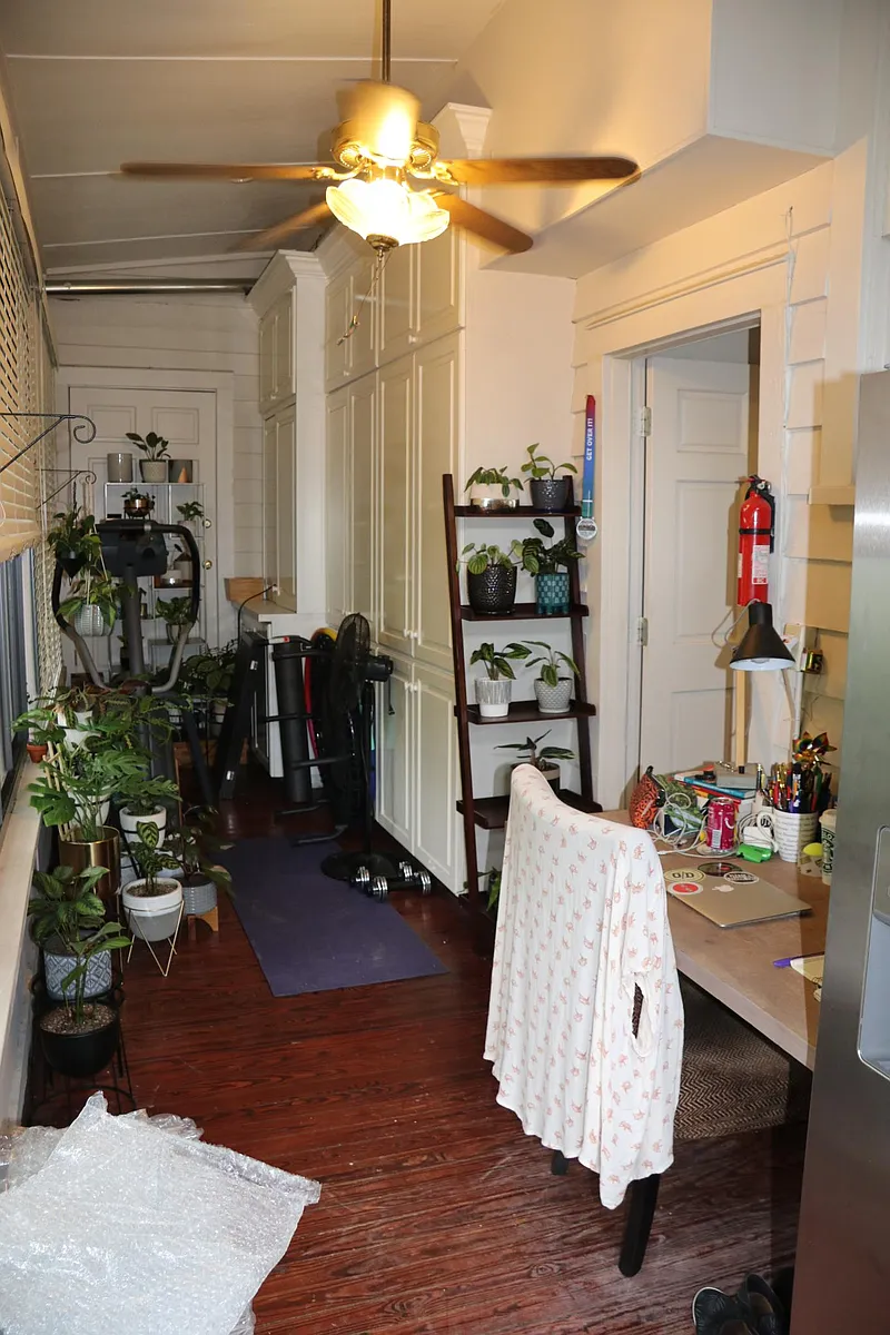 Portion of this entry sunroom when it was furnished by a tenant - 15 Bull St #C