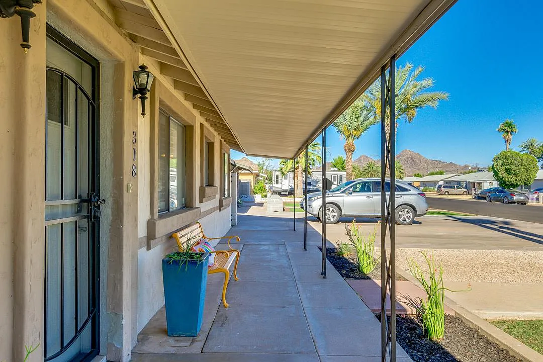 318 E Butler Dr — Photo 4