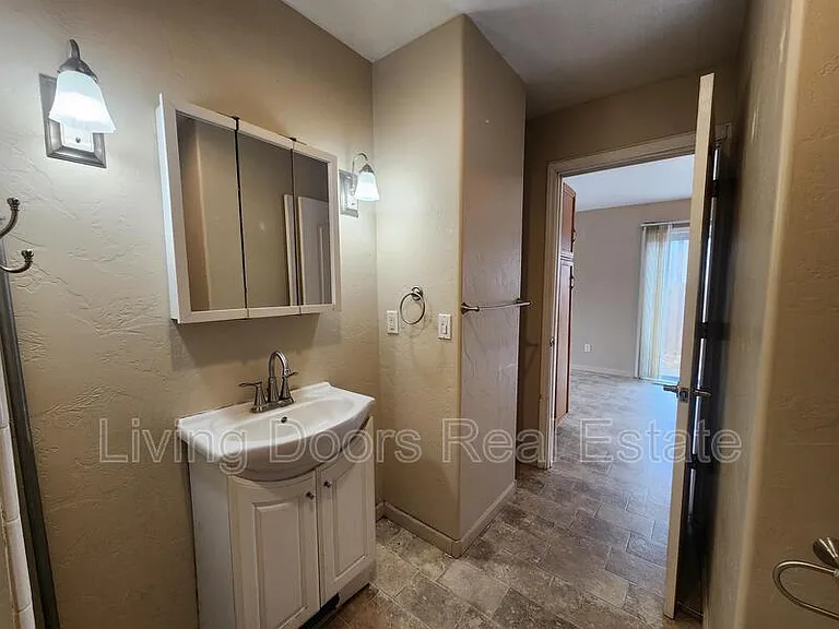 3829 W St — Photo 13
