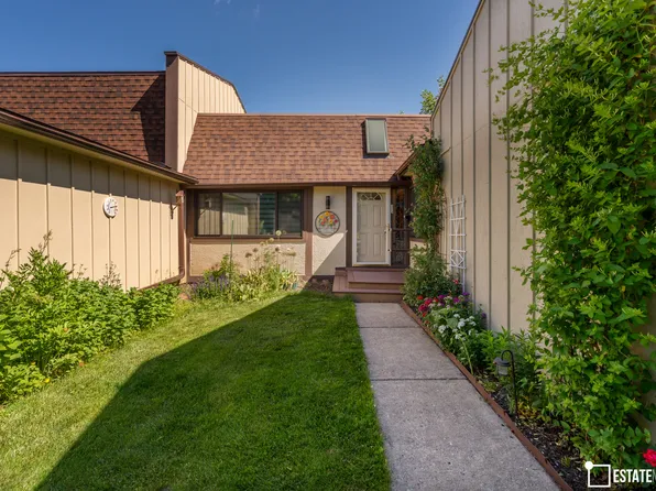 12 Stonehearth Ln, Indian Head Park, IL 60525