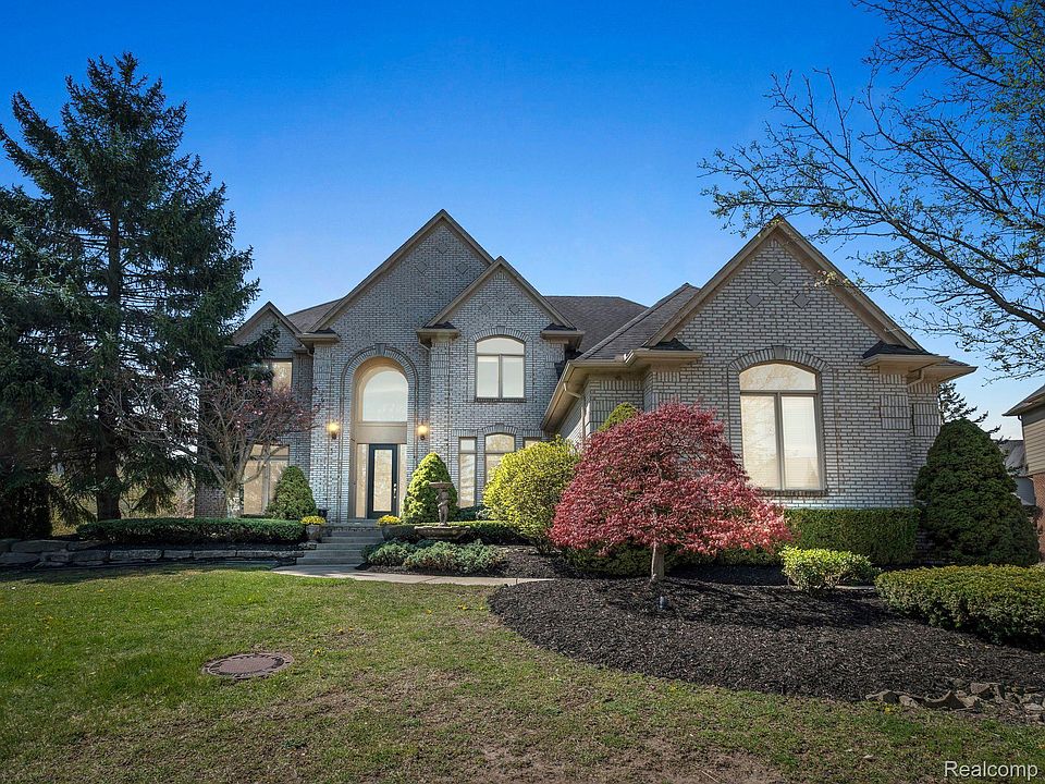 1st image of 48741 Stoneridge Dr