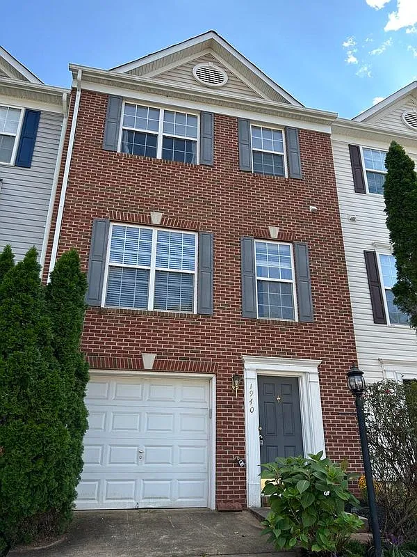 3 bed, 2.5 bath, 1876 sqft, $2,295 — Photo 1
