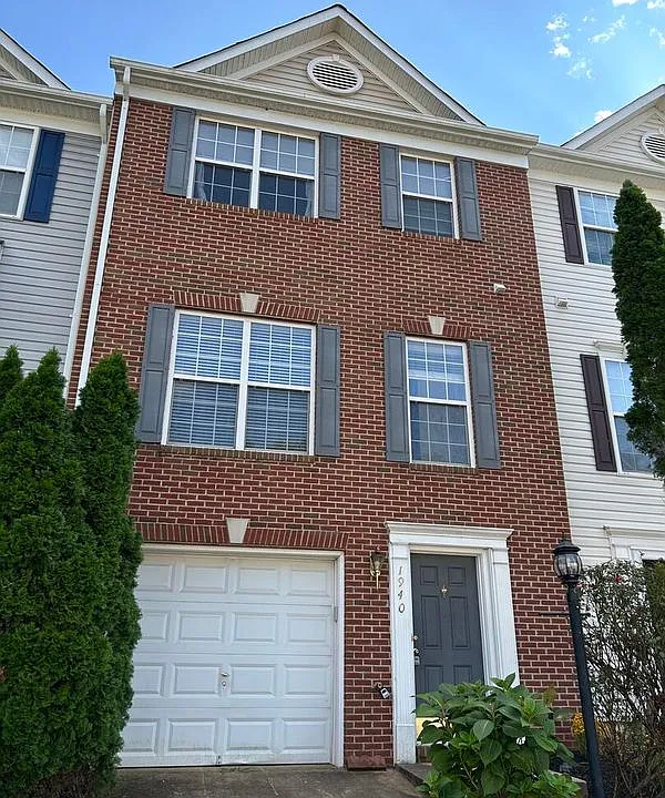 1940 Crepe Myrtle Ln