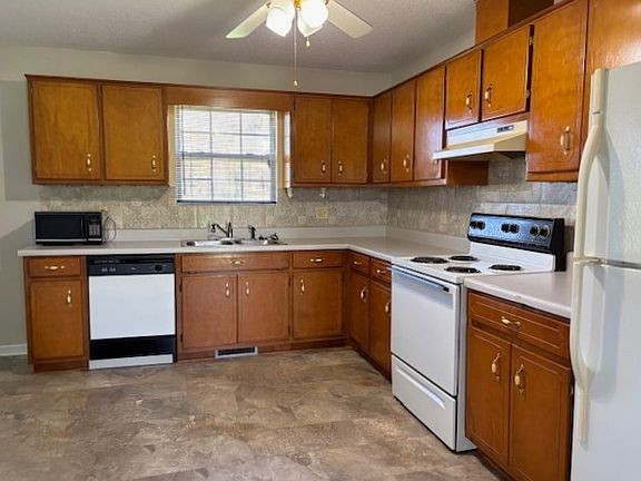 3rd image of 137 Hunt Hollow Dr