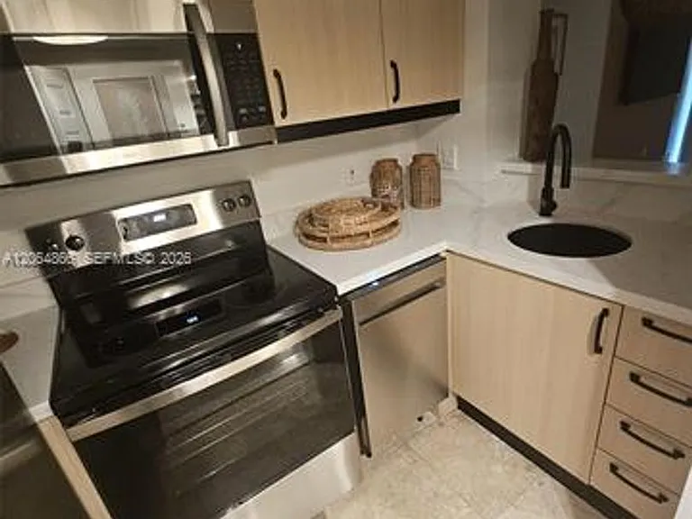 2951 S Bayshore Dr #CU-212 — Photo 3