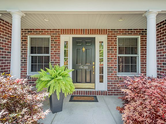 3rd image of 7323 Manitoba Ct