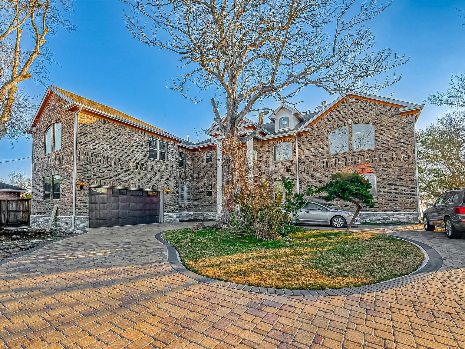 5 bed, 4.5 bath, 4654 sqft, $5,400 — Photo 4