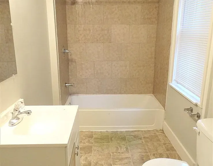 242 W Stiegel St — Photo 11