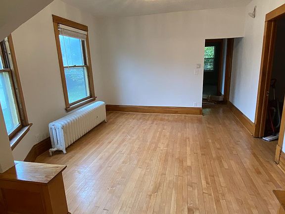 2nd image of 1013 28th Ave NE