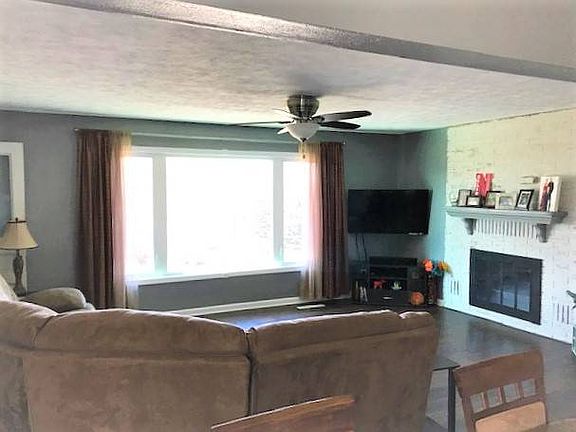 3rd image of 612 F St