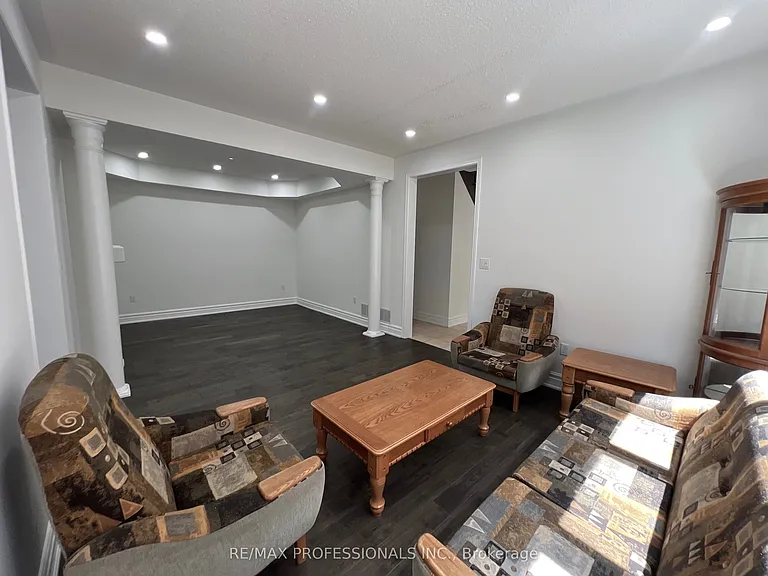 3895 Henrietta Way #MAIN — Photo 25