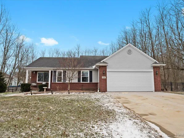 1540 Villa View Ln, Howell, MI 48843
