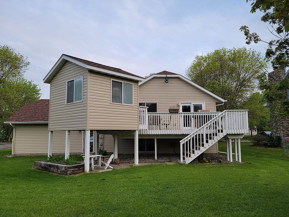 Room on deck has hot tub