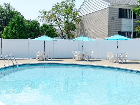 Tuscan Shores Pool 2