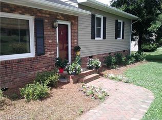 1964 Old Hollow Rd, Walkertown, NC 27051