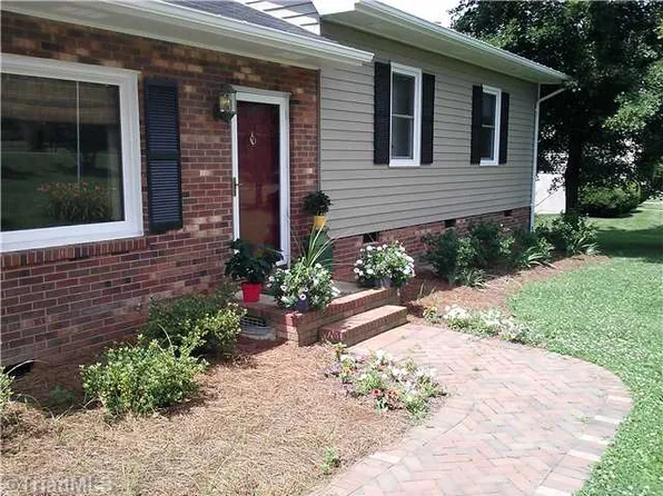 1964 Old Hollow Rd, Walkertown, NC 27051