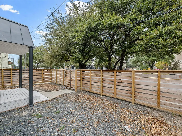 1119 Waugh Dr #4 — Photo 11
