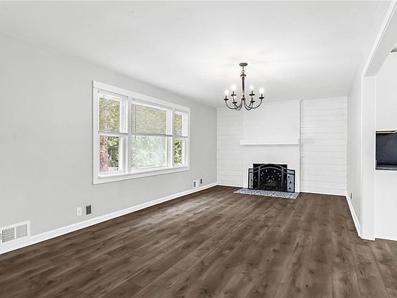 5th image of 8849 N Locust St