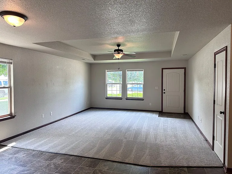145 SE Rose Garden Ln — Photo 4