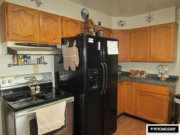 4th image of 128 Evans St