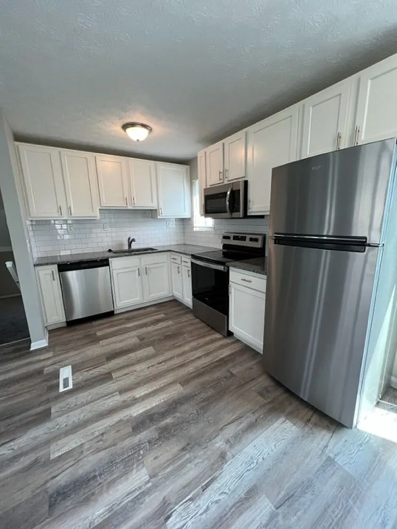 Updated 3 Bedroom 1 Bathroom Home with Garage — Photo 3